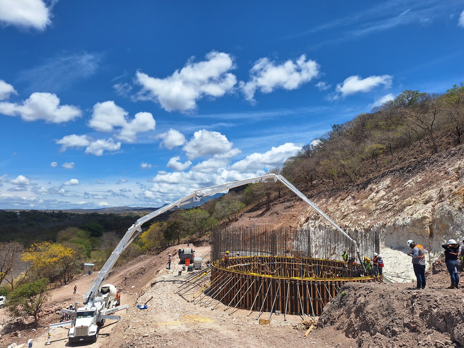 Construcción de un tanque de almacenamiento para un sistema integral de abastecimiento